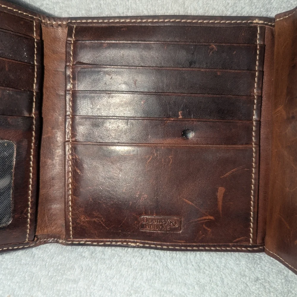 Vintage Dooney and Bourke billfold kisslock wallet